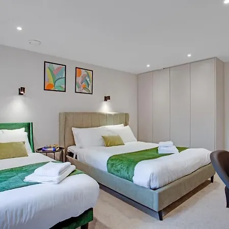 King Size Bed, Flat Screen Tv, Board Games And Books شقة